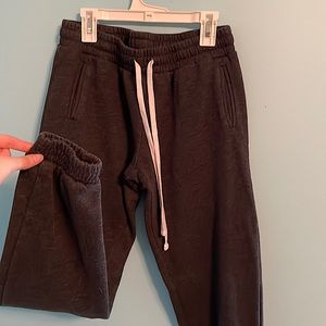 Dark gray joggers/sweatpants